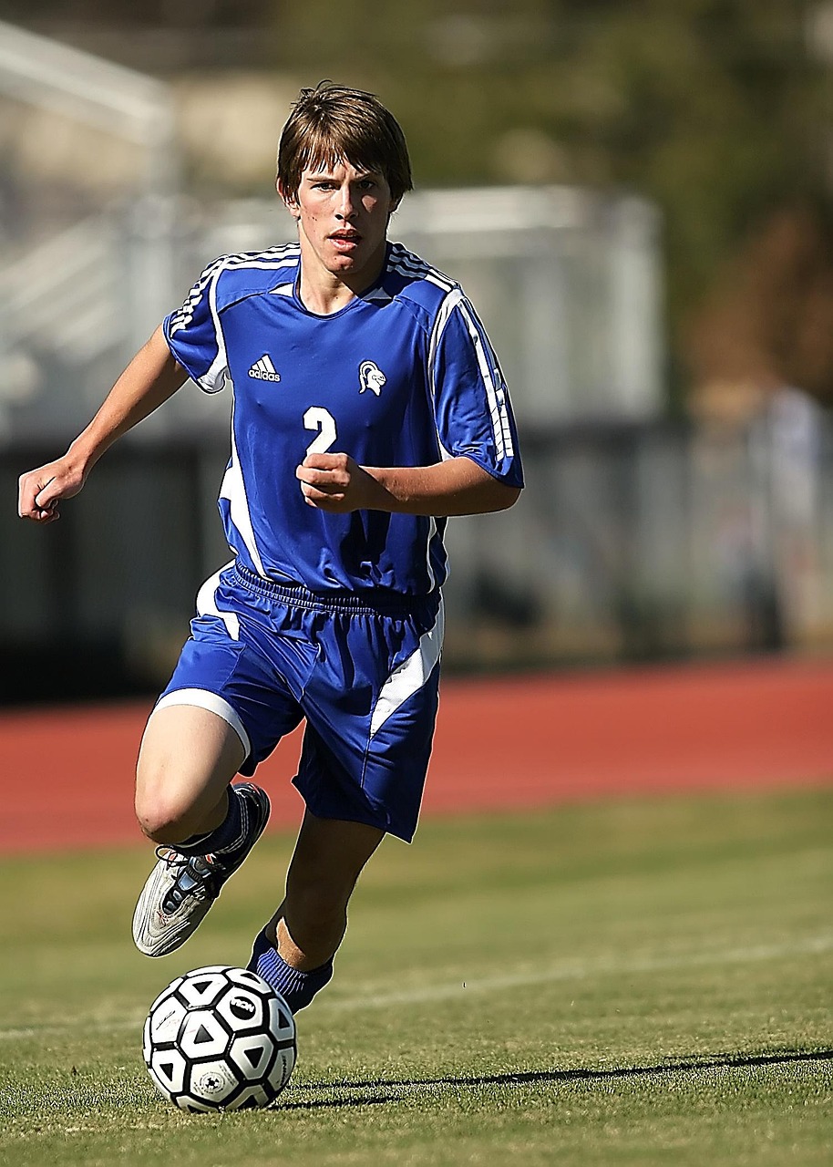 soccer, football, soccer player, football player, sport, ball, game, player, field, grass, boy, competition, action, soccer ball, sports balls, kicking, football game, action photo, kick, nature, attacker